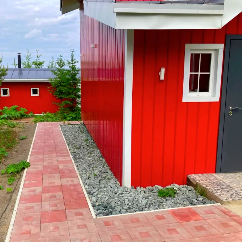 Фото 3 МеталлоСайдинг Евро-Брус под брус RAL3020 Красный вертикальный монтаж на фасаде